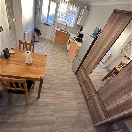 Gatwick Cosy Apartment Crawley  Esterno foto